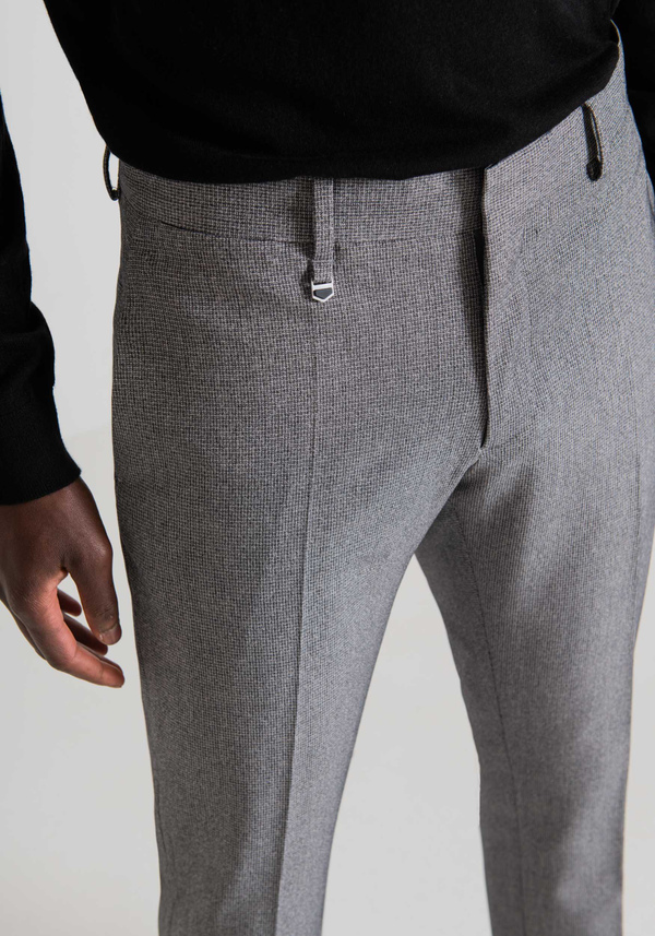 "BONNIE" SLIM FIT TROUSERS IN STRETCH FABRIC WITH MICRO-WEAVE - Antony Morato Online Shop