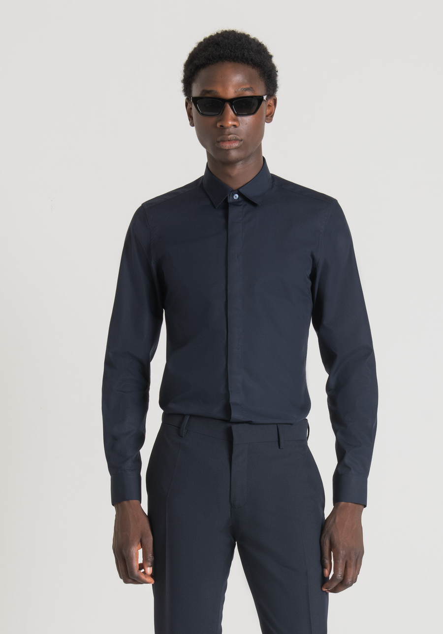 CHEMISE SLIM FIT 'LONDON' EN COTON, FACILE À REPASSER, AVEC PATTE DE BOUTONNAGE DISSIMULÉE - Antony Morato Online Shop