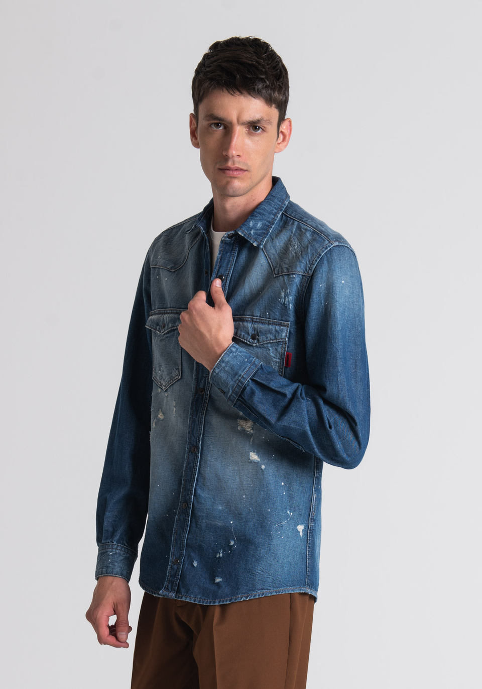 SLIM-FIT SHIRT IN USED-EFFECT DENIM WITH DISTRESSED DETAILS - Antony Morato Online Shop