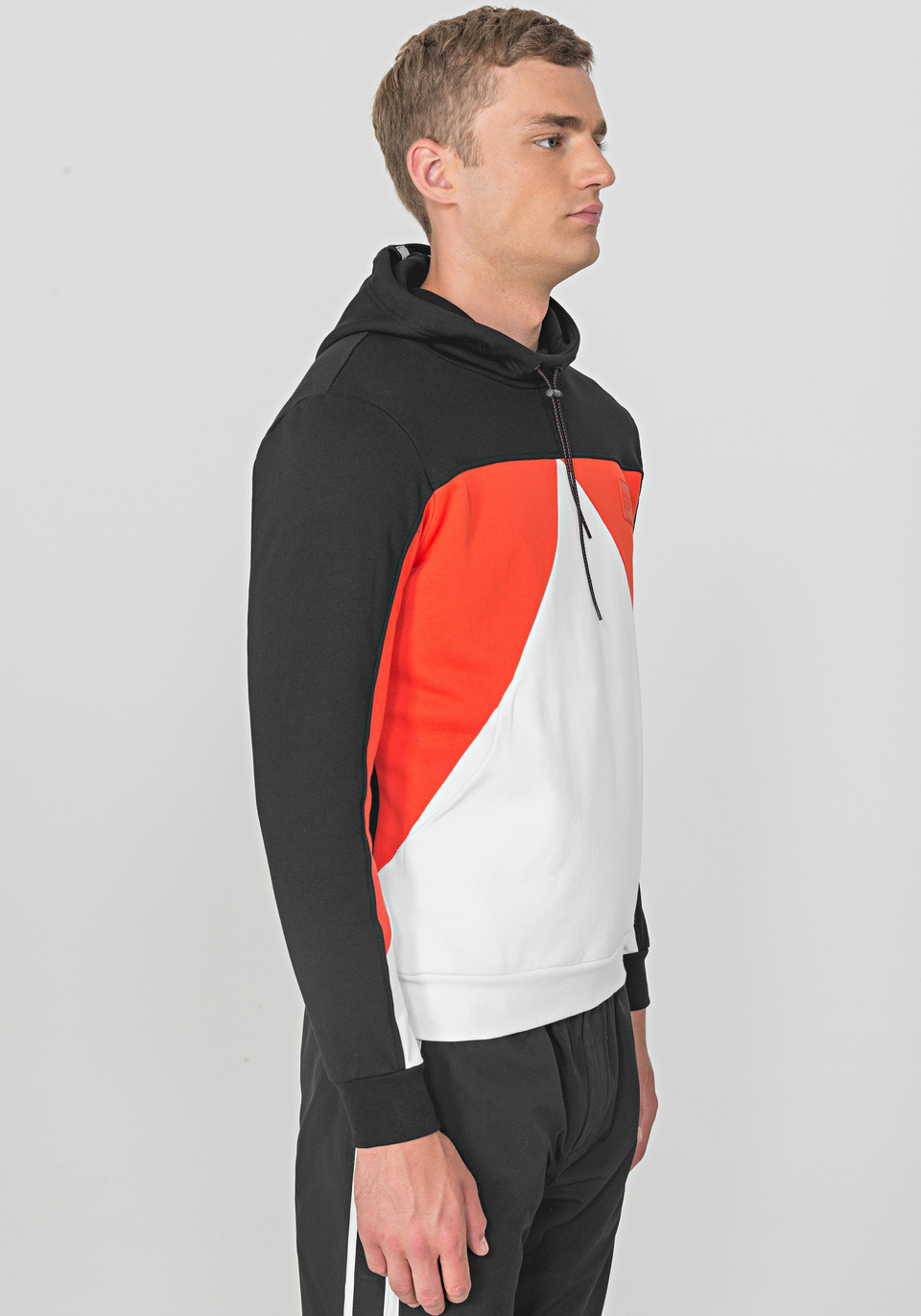 SWEATSHIRT WITH ASYMMETRICAL CONTRASTS AND CONCEALED POCKETS - Antony Morato Online Shop