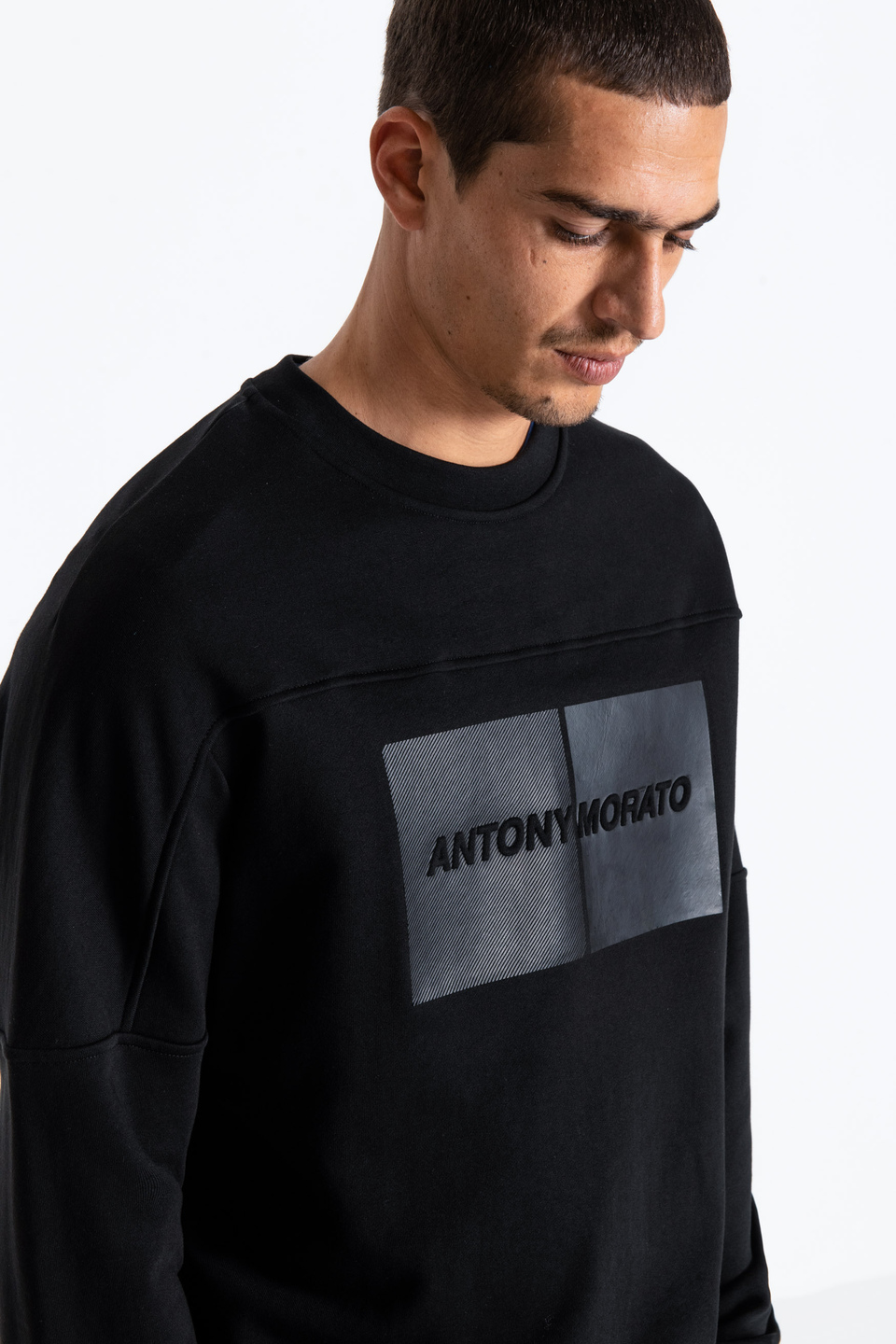 OVERSIZE SWEATSHIRT IN COTTON BLEND WITH RAGLAN SLEEVES AND EMBOSSED LOGO PRINT - Antony Morato Online Shop