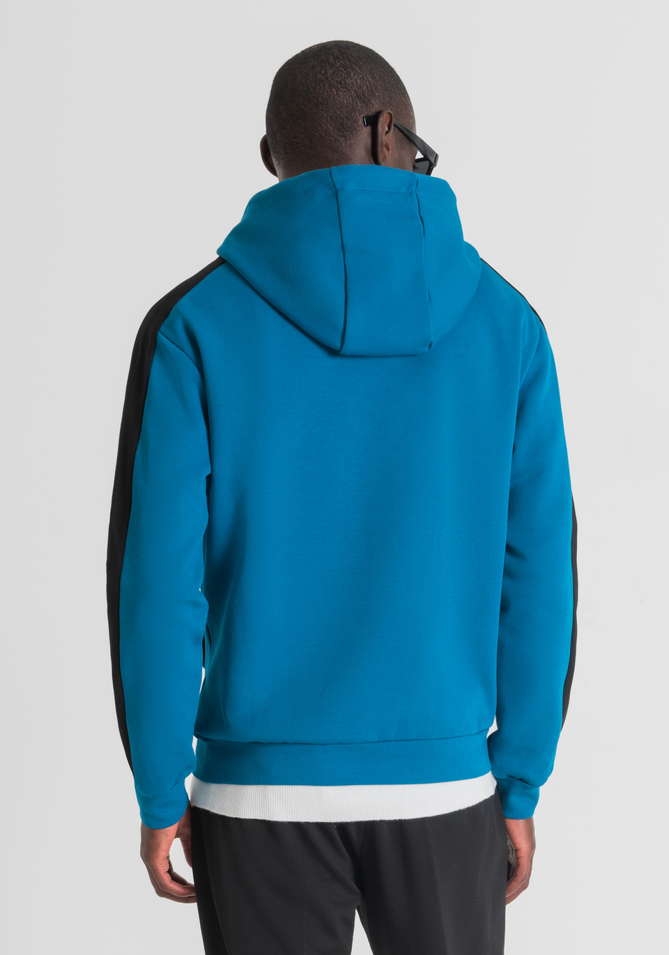 REGULAR-FIT SWEATSHIRT WITH CONTRASTING TECHNICAL FABRIC DETAILS AND HOOD - Antony Morato Online Shop