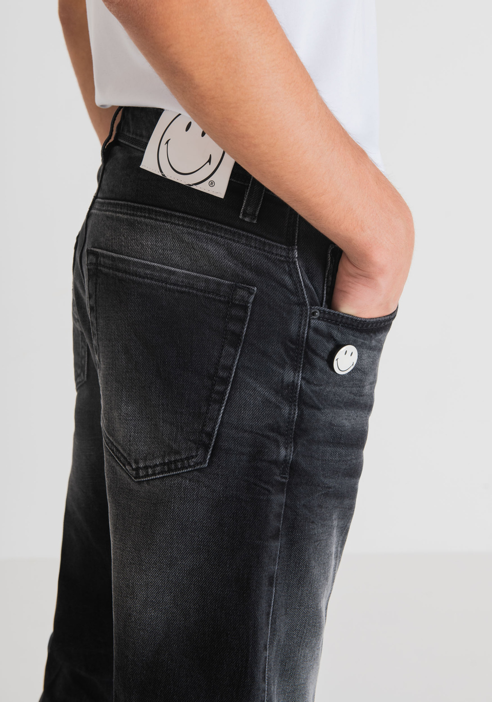 "CLEVE" SLIM-FIT JEANS WITH SMILEY LOGO - Antony Morato Online Shop