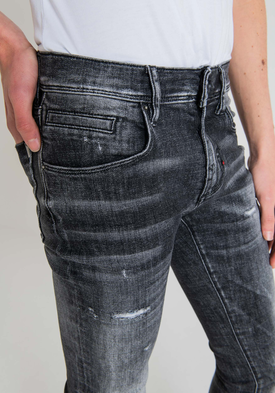 “GILMOUR” JEANS IN SUSTAINABLE RECYCLED COTTON - Antony Morato Online Shop