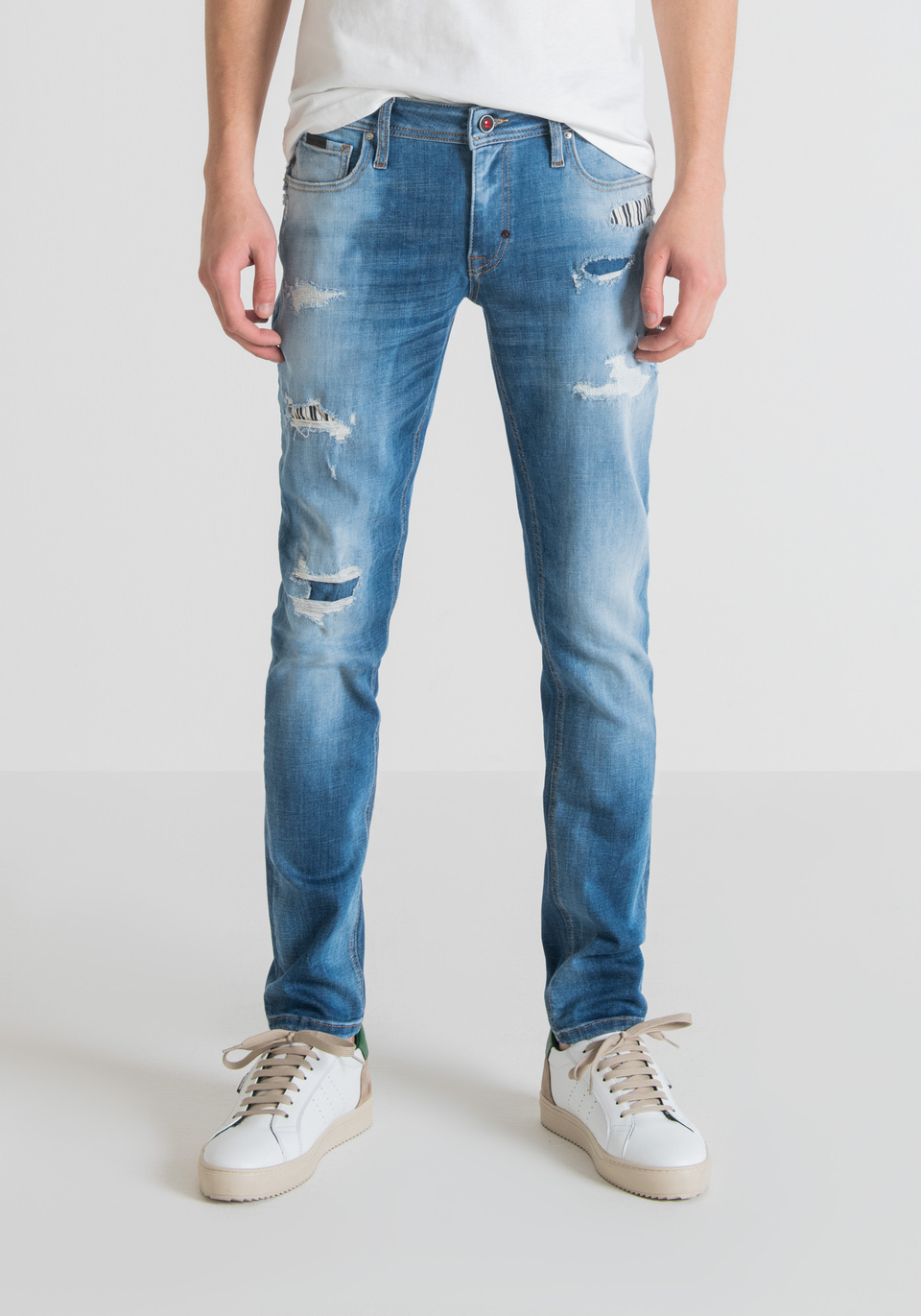 "OZZY" TAPERED-FIT JEANS IN WORN-EFFECT STRETCH DENIM - Antony Morato Online Shop
