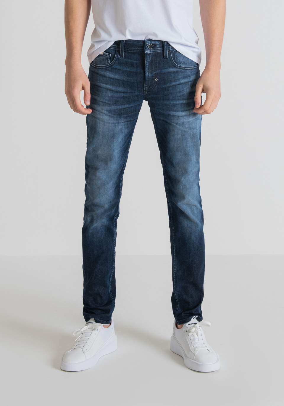 JEANS TAPERED FIT “OZZY” IN STRETCH DENIM SCURO - Antony Morato Online Shop