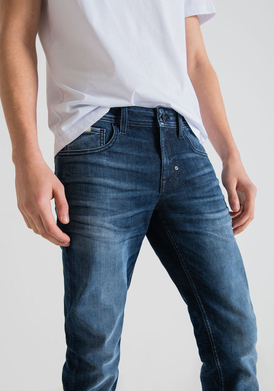 JEANS TAPERED FIT “OZZY” IN STRETCH DENIM SCURO - Antony Morato Online Shop