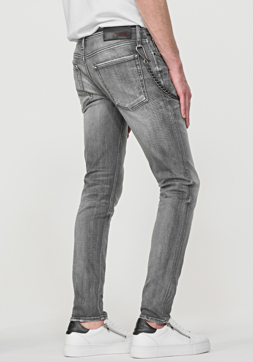 “IGGY” TAPERED-FIT JEANS IN STRETCH FABRIC WITH LEATHER LABEL - Antony Morato Online Shop