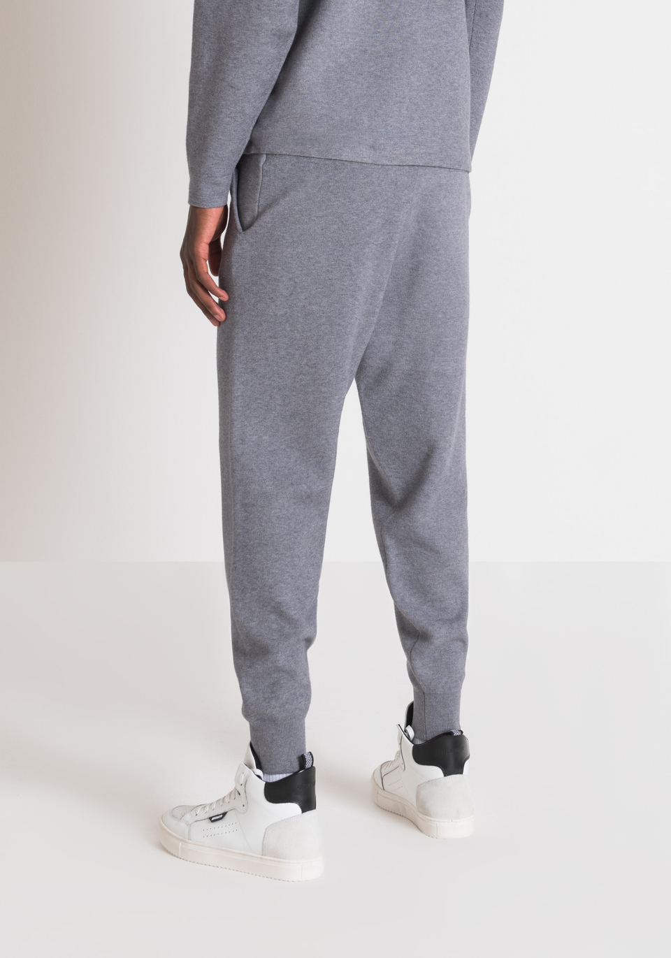 SOFT-TOUCH VISCOSE-BLEND YARN JOGGERS WITH POCKETS - Antony Morato Online Shop