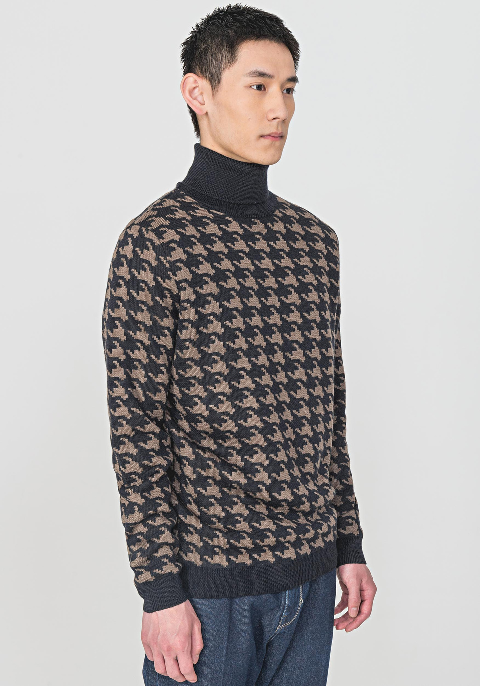 HIGH-NECK SWEATER MADE FROM A SOFT WOOL-BLEND YARN WITH HOUNDSTOOTH-CHECK PATTERNING - Antony Morato Online Shop
