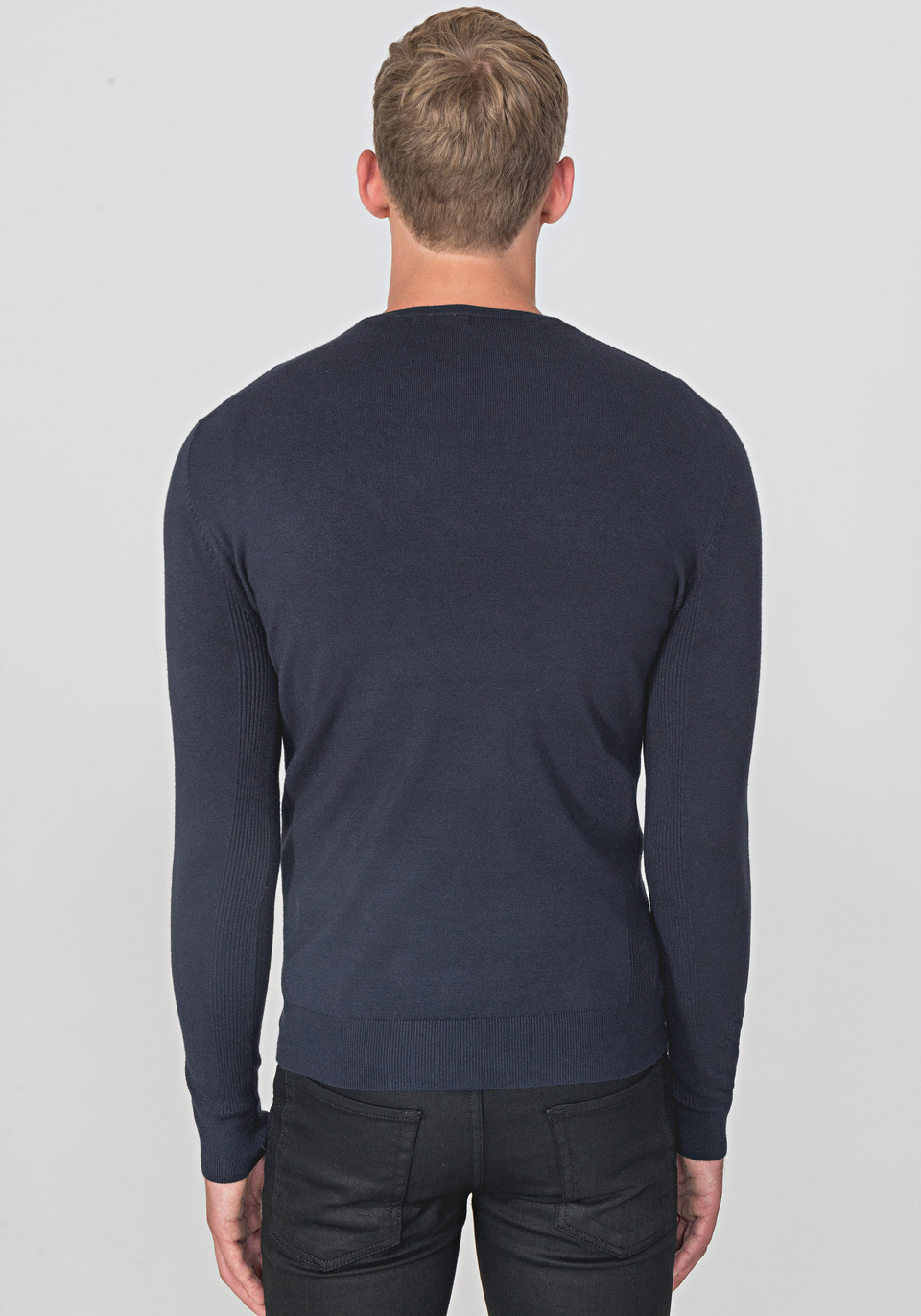 PLAIN-KNIT VISCOSE-BLEND SWEATER IN A RELAXED FIT - Antony Morato Online Shop