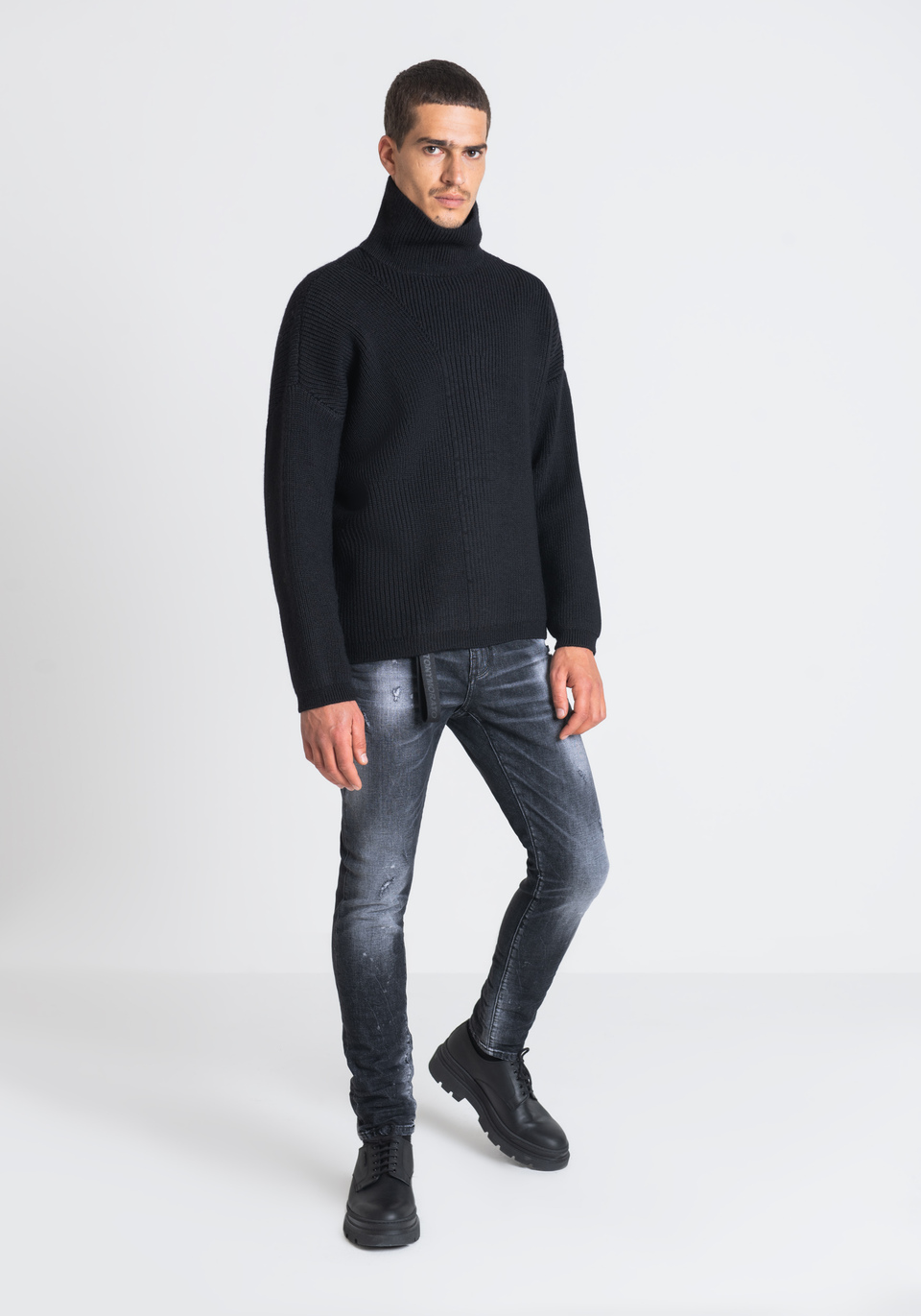 OVERSIZED SWEATER MADE FROM SOFT WOOL WITH RIBBING - Antony Morato Online Shop