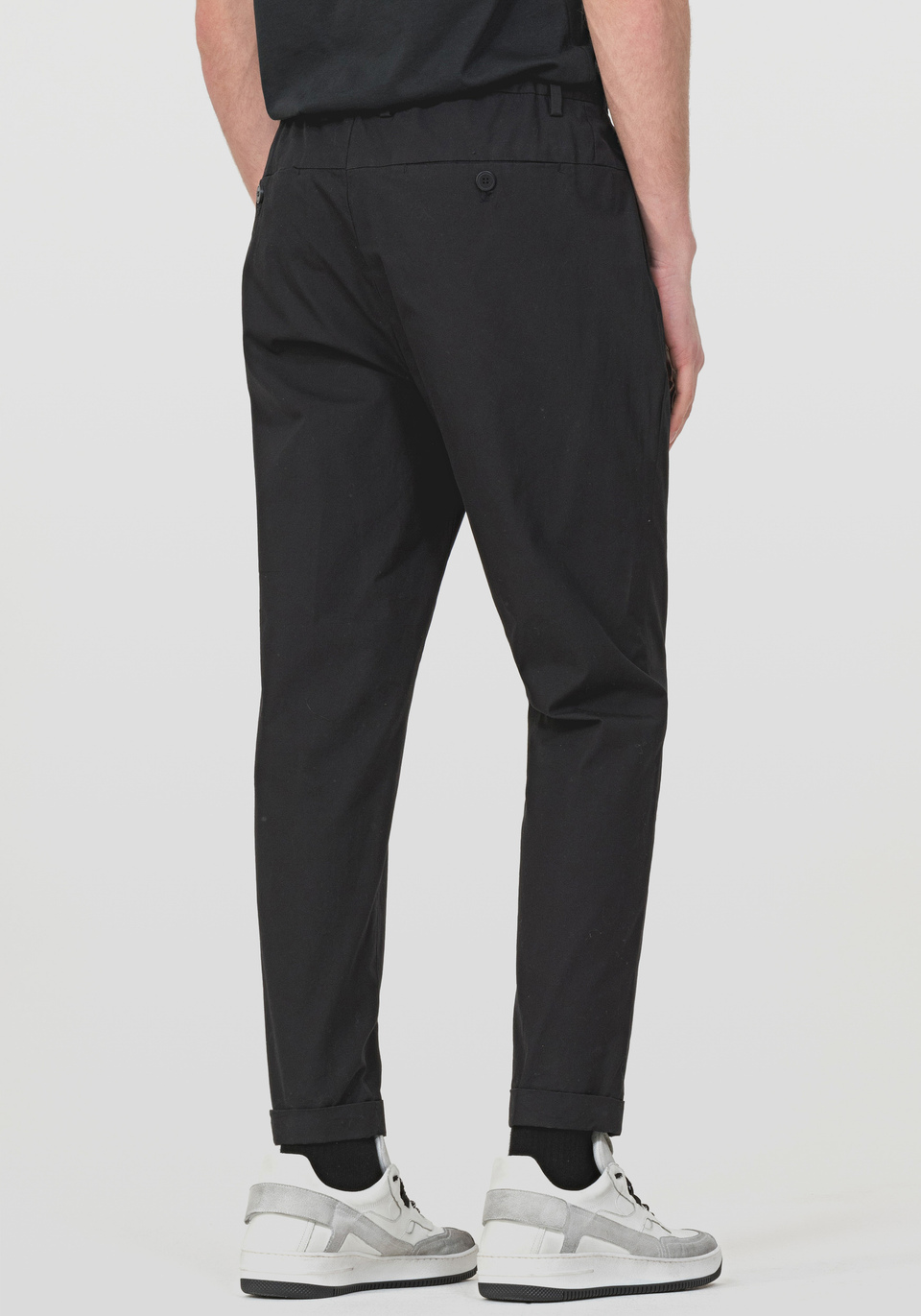 COMFORT-FIT CARROT-STYLE TROUSERS IN 100% COTTON WITH A DROPPED CROTCH - Antony Morato Online Shop
