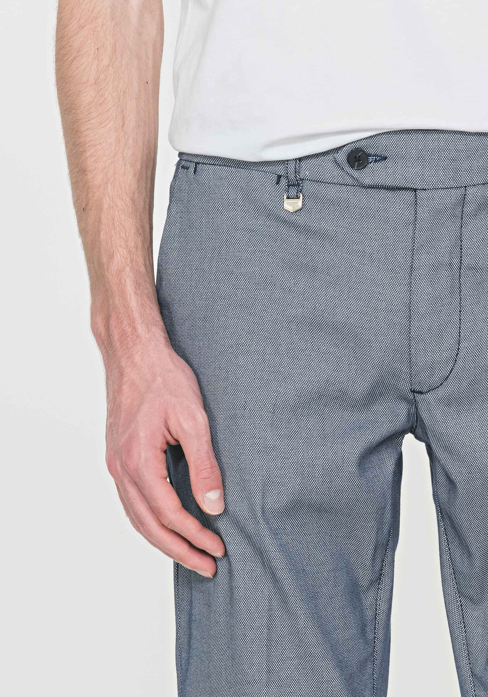 SKINNY-FIT “BRYAN” TROUSERS IN A STRETCHY LIGHTWEIGHT FABRIC - Antony Morato Online Shop