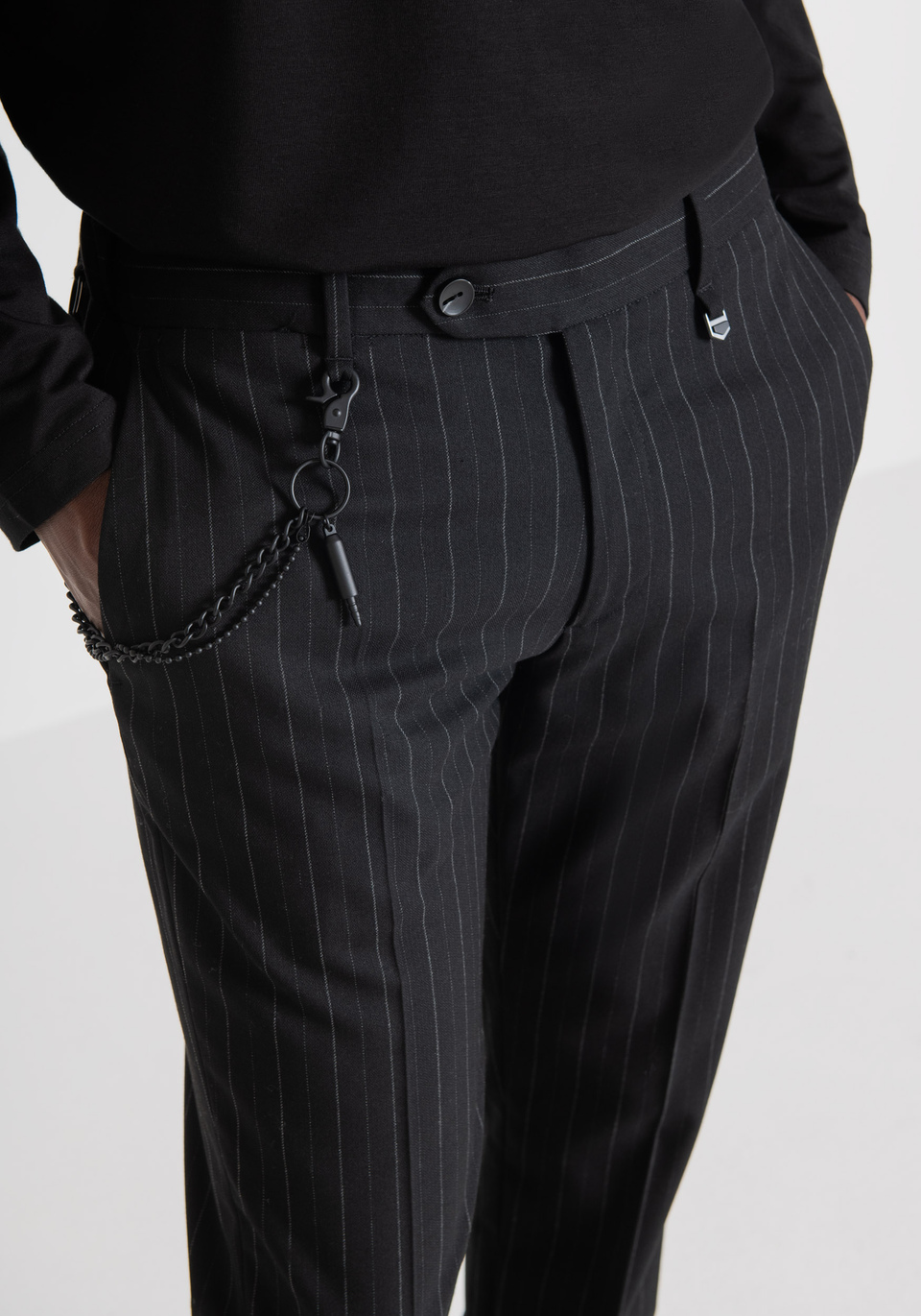 "ROY" SLIM-FIT TROUSERS IN SOFT STRETCH VISCOSE BLEND WITH PINSTRIPE PATTERN - Antony Morato Online Shop