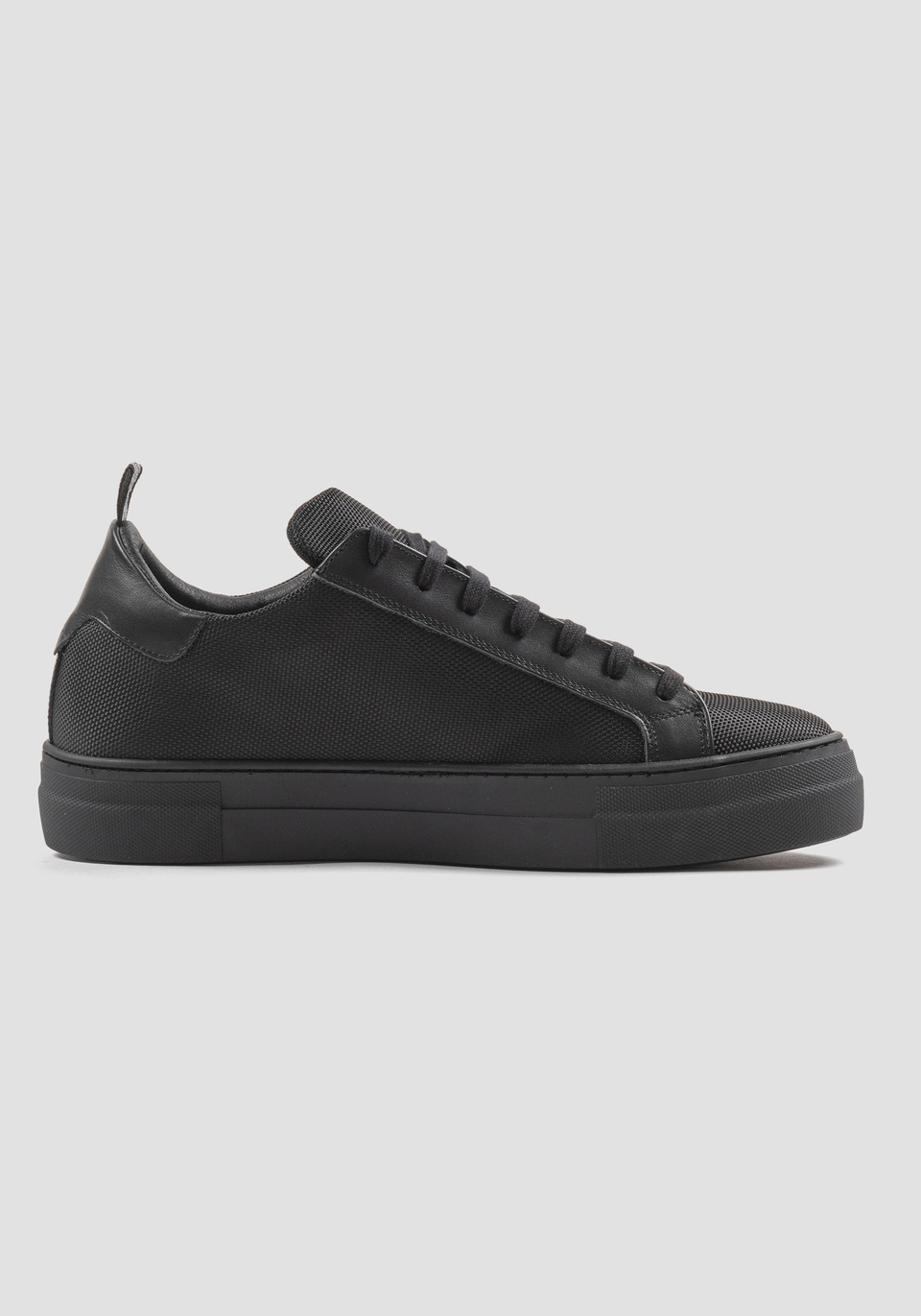 “LOW BOLD METAL” SNEAKER IN NYLON WITH LEATHER DETAILING AND A CHUNKY SOLE - Antony Morato Online Shop