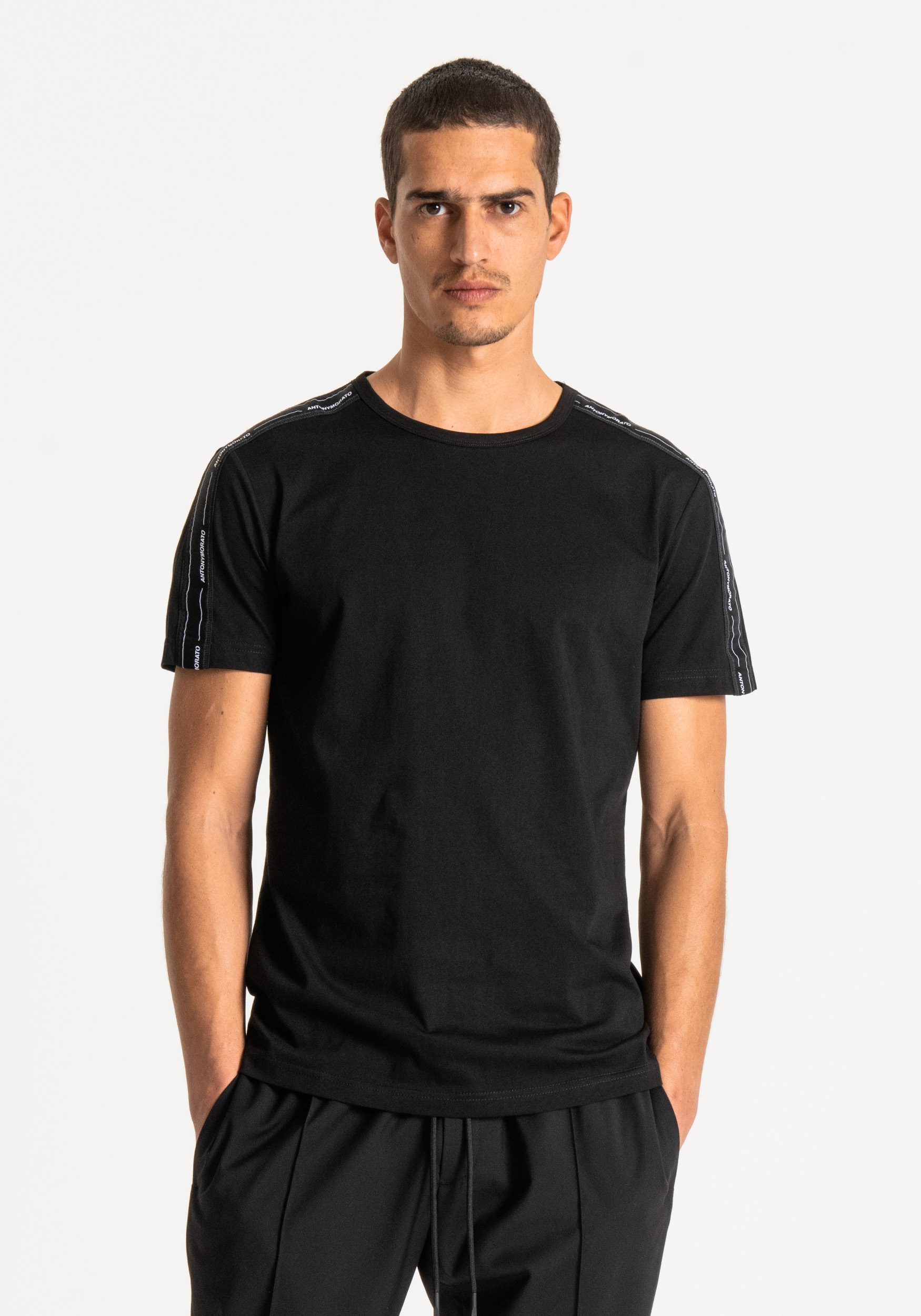 CREW-NECK T-SHIRT IN 100% COTTON WITH LOGO BAND DETAIL ON SLEEVES - Antony Morato Online Shop