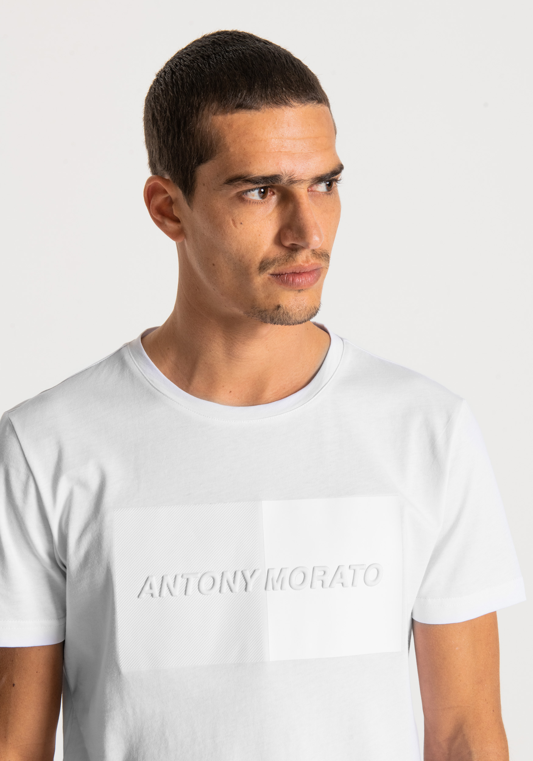 T-SHIRT AUS 100 % BAUMWOLLE MIT GROẞEM LOGOPRINT IN RELIEFOPTIK - Antony Morato Online Shop