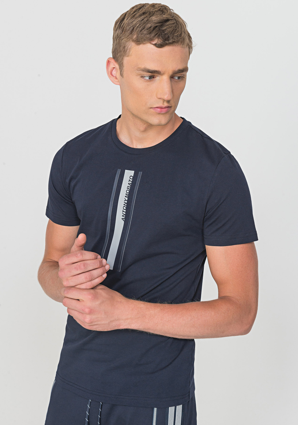 REGULAR-FIT T-SHIRT IN 100% SOFT COTTON WITH VERTICAL PRINT - Antony Morato Online Shop