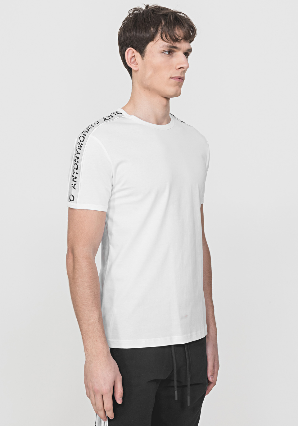 REGULAR-FIT T-SHIRT MADE FROM SOFT COTTON IN PLAIN HUES - Antony Morato Online Shop