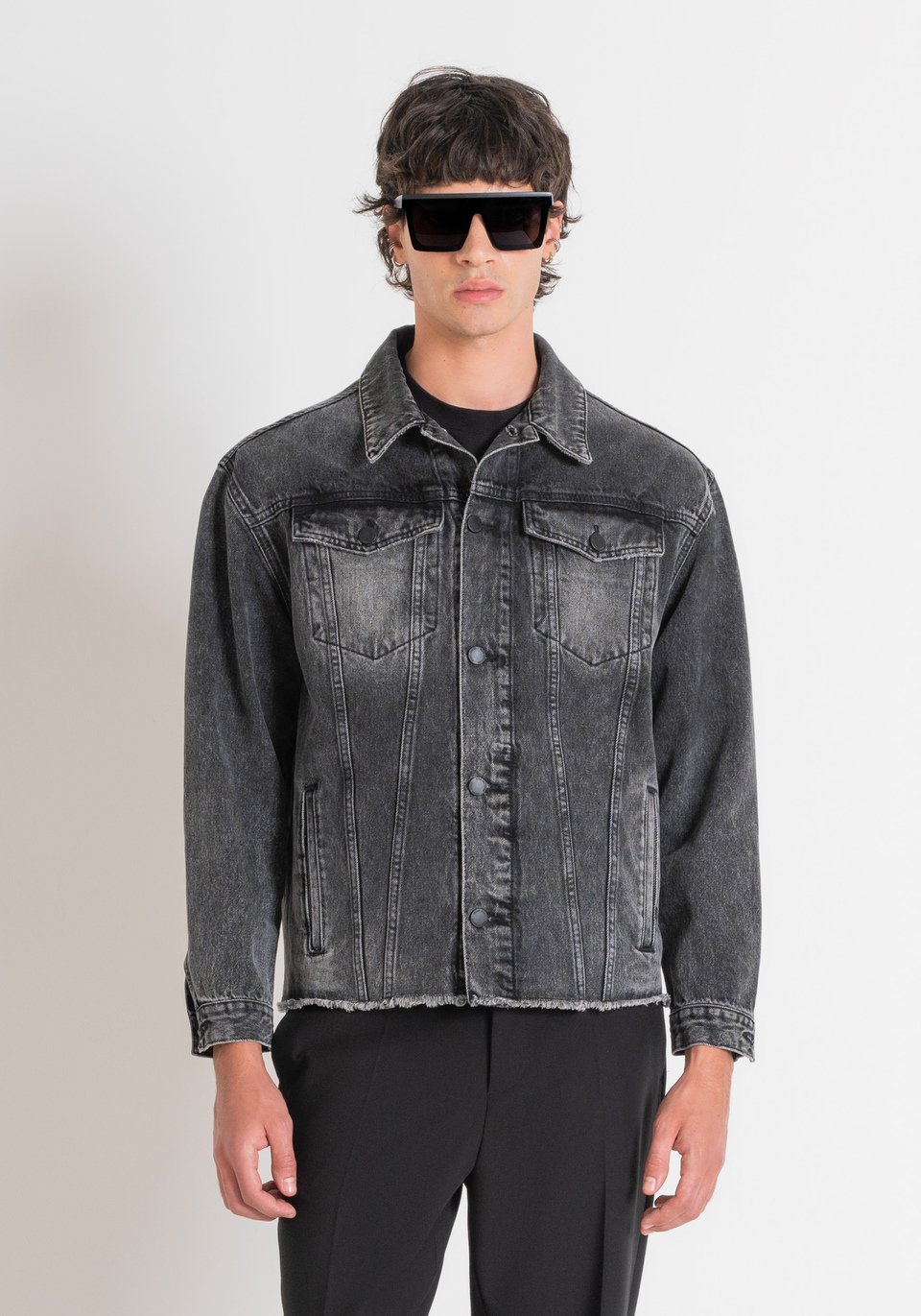 GIACCA OVER FIT IN DENIM NERO CON FONDO A TAGLIO VIVO - Antony Morato Online Shop