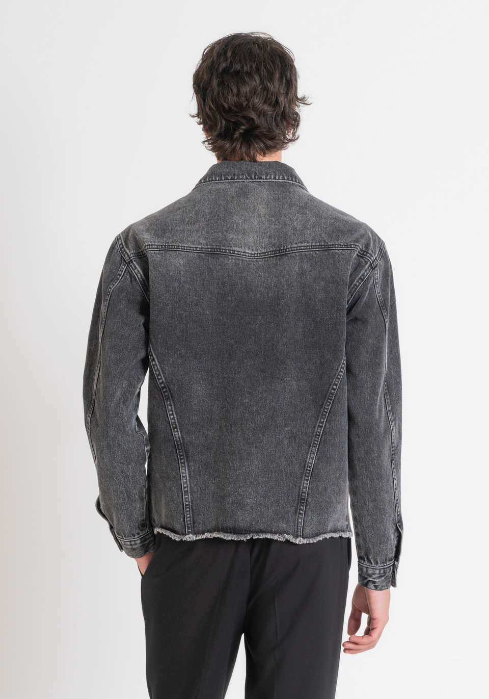 GIACCA OVER FIT IN DENIM NERO CON FONDO A TAGLIO VIVO - Antony Morato Online Shop