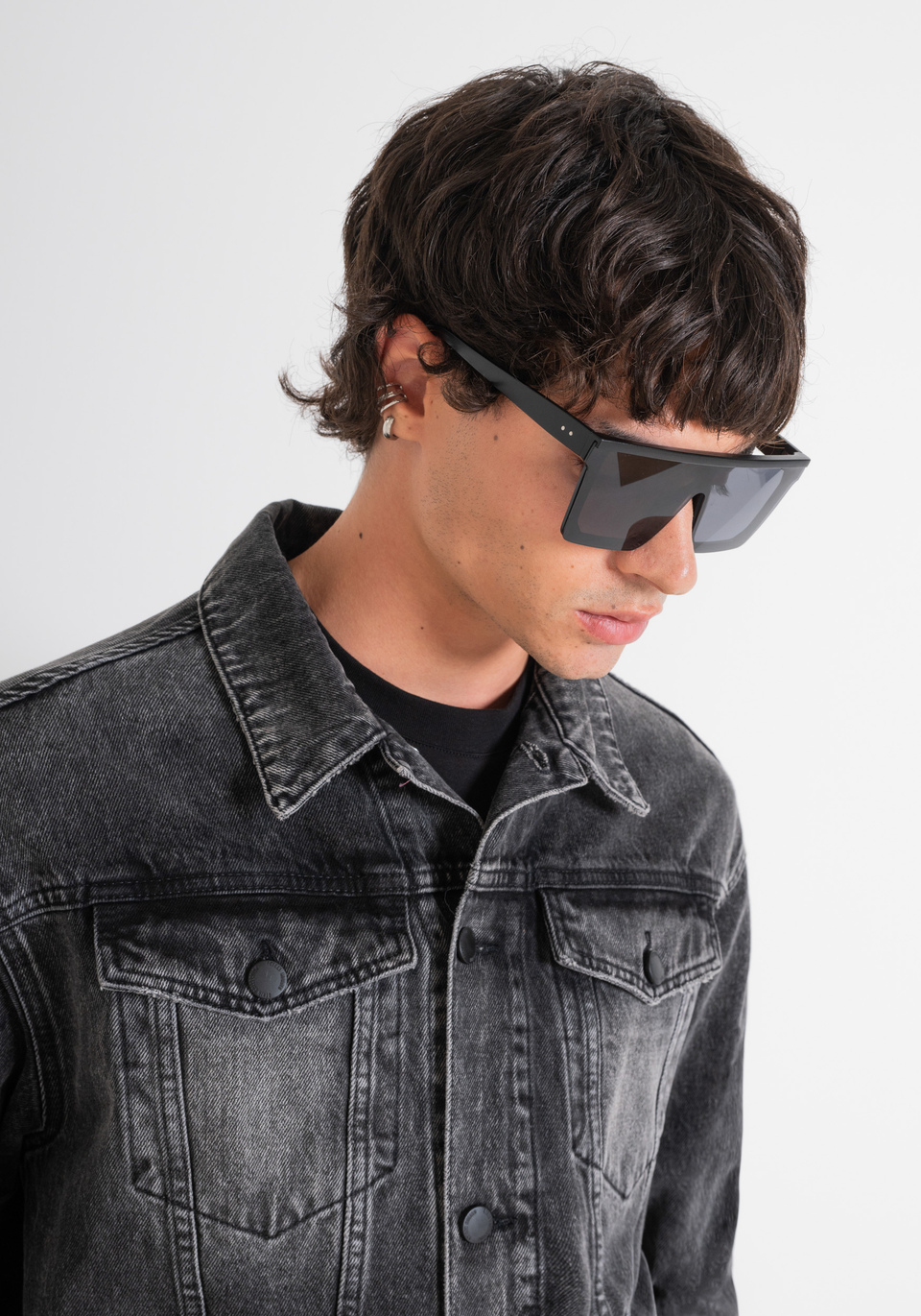 GIACCA OVER FIT IN DENIM NERO CON FONDO A TAGLIO VIVO - Antony Morato Online Shop