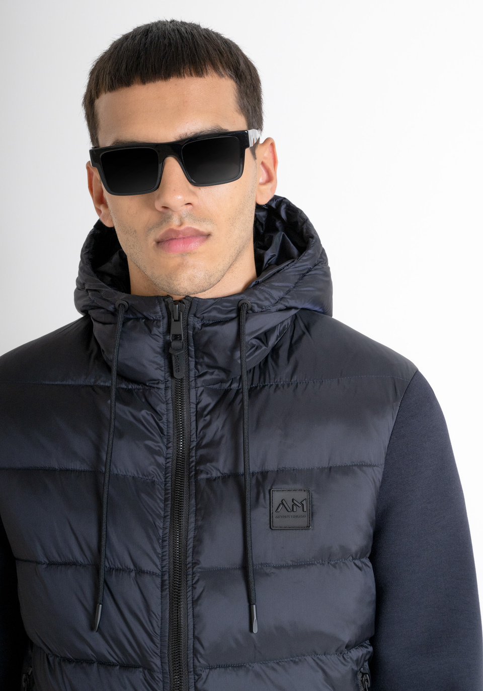 PIUMINO SLIM FIT IN NYLON BLU CON MANICHE IN TESSUTO SCUBA Antony Morato