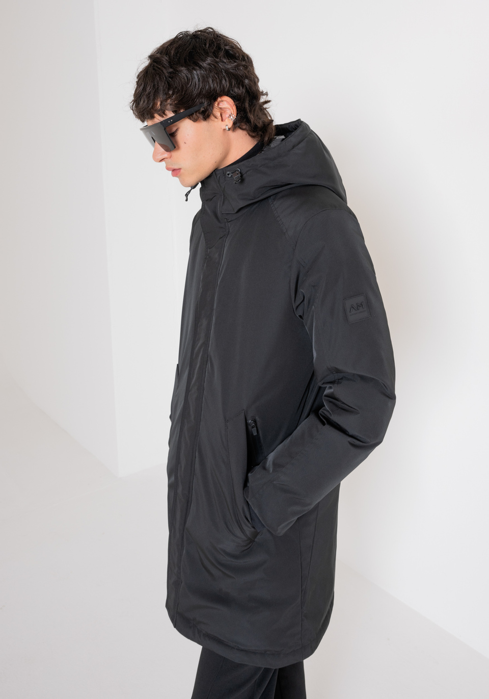 REGULAR FIT BLACK PARKA IN SUSTAINABLE POLYESTER WITH LOGO - Antony Morato Online Shop
