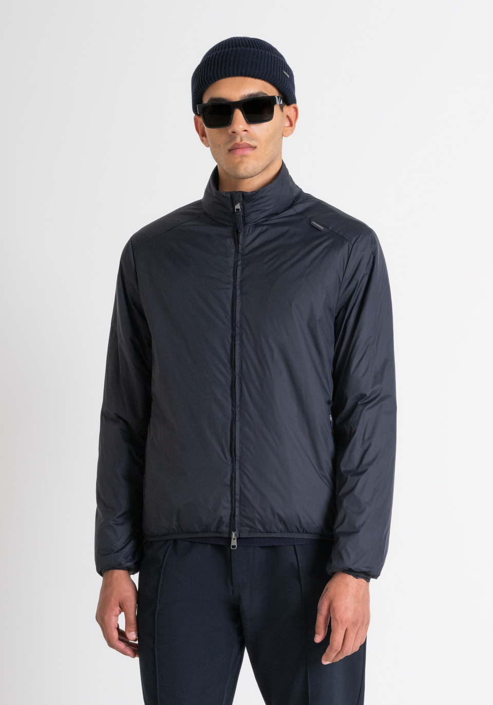 JACKE REGULAR FIT AUS LEICHTEM NYLON MIT SYNTHETISCHER DUPONT-SORONA-FÜLLUNG - Antony Morato Online Shop