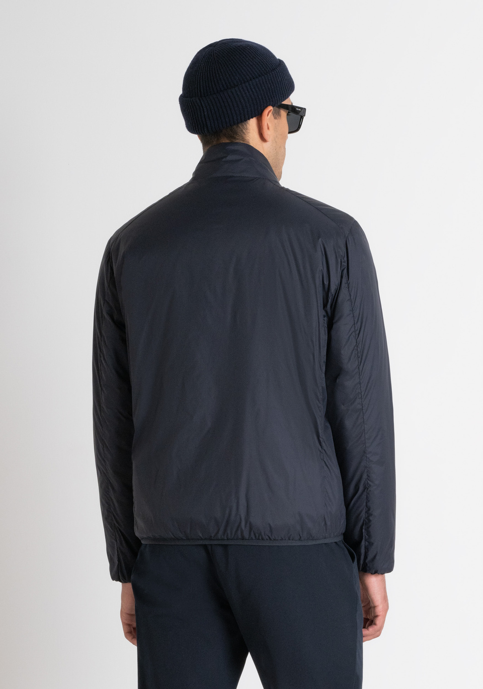 JACKE REGULAR FIT AUS LEICHTEM NYLON MIT SYNTHETISCHER DUPONT-SORONA-FÜLLUNG - Antony Morato Online Shop