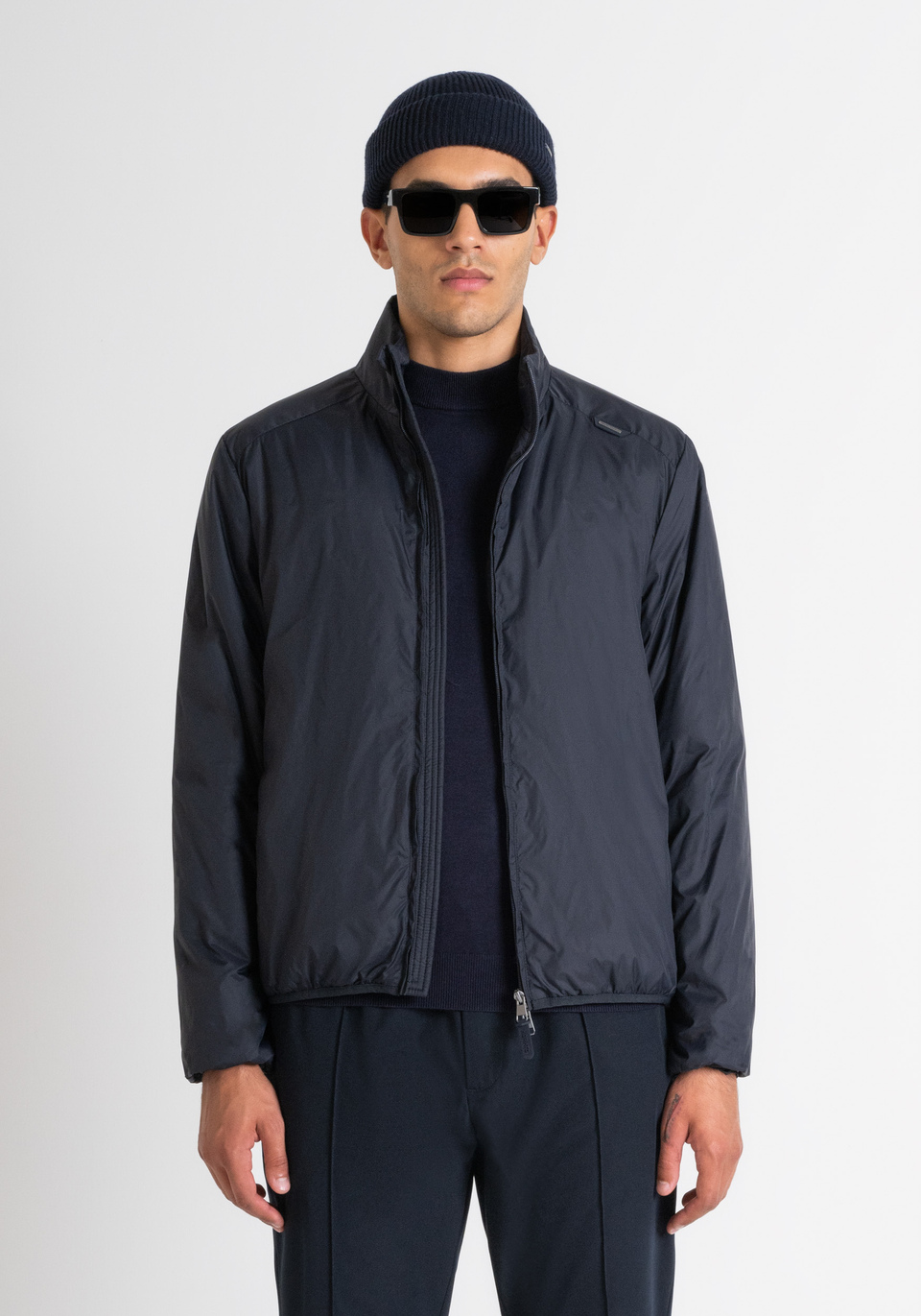 JACKE REGULAR FIT AUS LEICHTEM NYLON MIT SYNTHETISCHER DUPONT-SORONA-FÜLLUNG - Antony Morato Online Shop