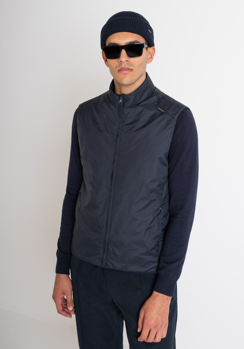 LIGHTWEIGHT NYLON SLEEVELESS JACKET WITH DUPONT SORONA SYNTHETIC PADDING - Antony Morato Online Shop