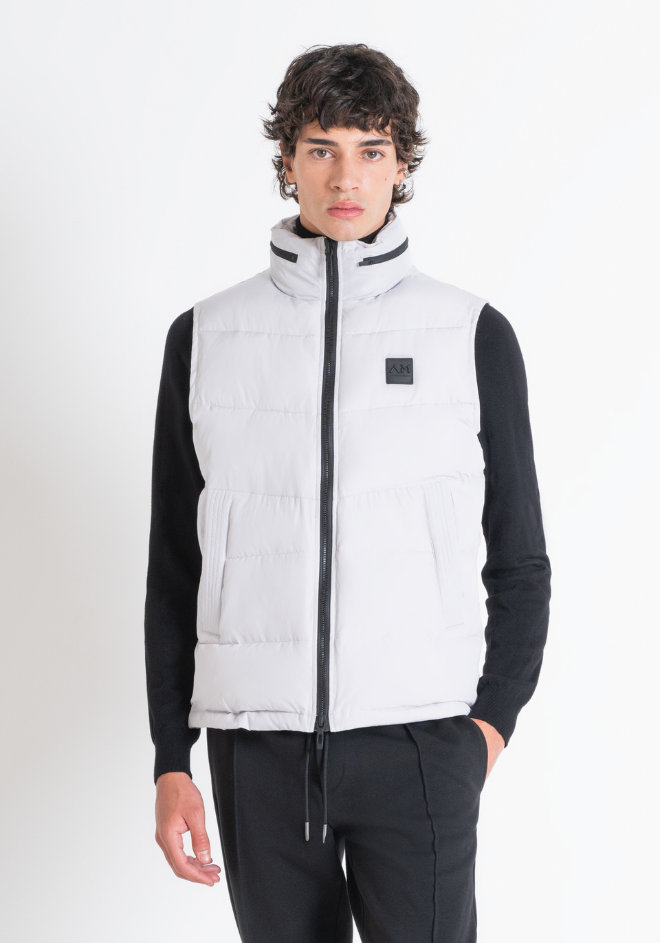 ÄRMELLOSE DAUNENJACKE REGULAR FIT HELL MIT SYNTHETISCHER DUPONT-SORONA-FÜLLUNG - Antony Morato Online Shop