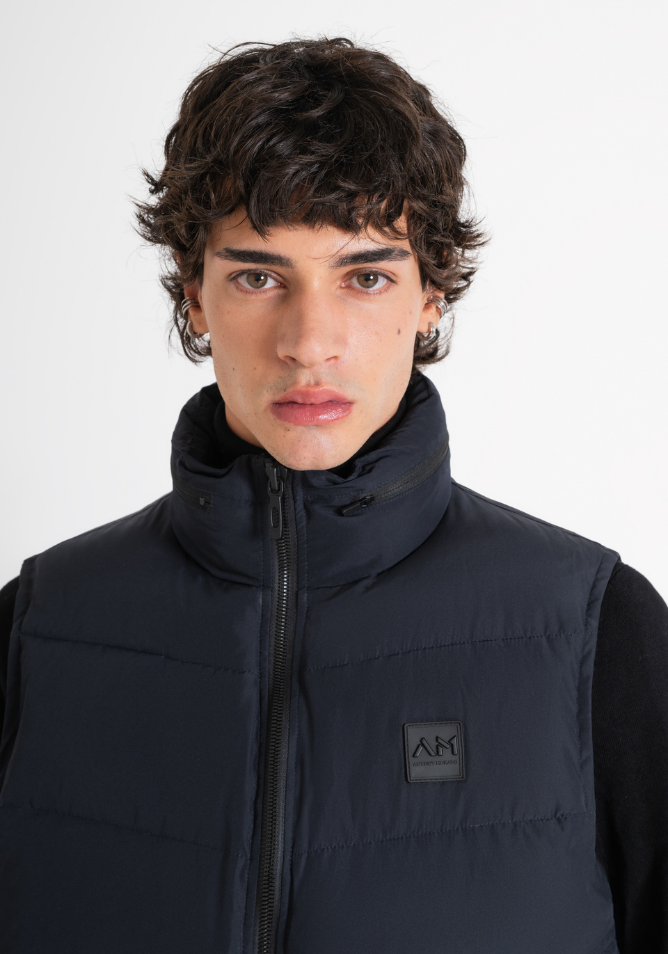 DOUDOUNE SANS MANCHES REGULAR FIT CLAIRE AVEC REMBOURRAGE SYNTHÉTIQUE DUPONT SORONA - Antony Morato Online Shop