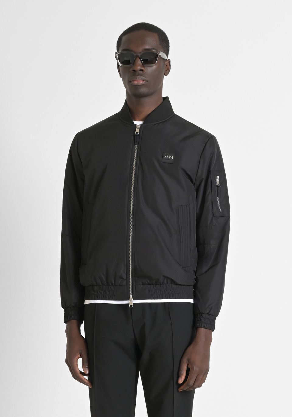 JACKE REGULAR FIT AUS FUNKTIONSGEWEBE MIT SYNTHETISCHER WATTIERUNG SORONA® AURA - Antony Morato Online Shop