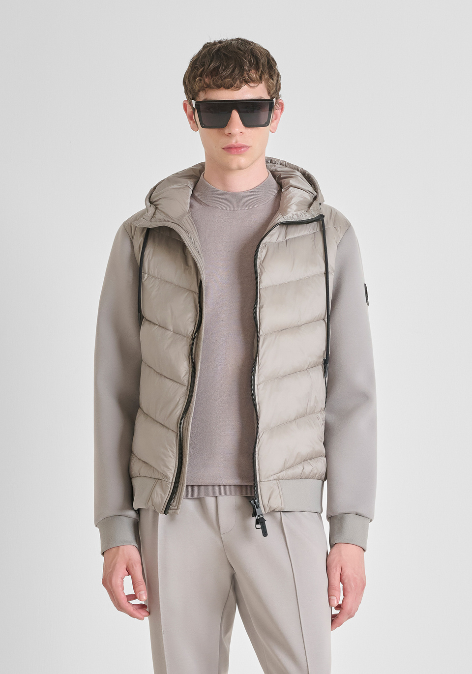 SLIM FIT JACKE MIT ÖKO-POLSTERUNG DUPONT SORONA UND STRICK-ÄRMELN - Antony Morato Online Shop