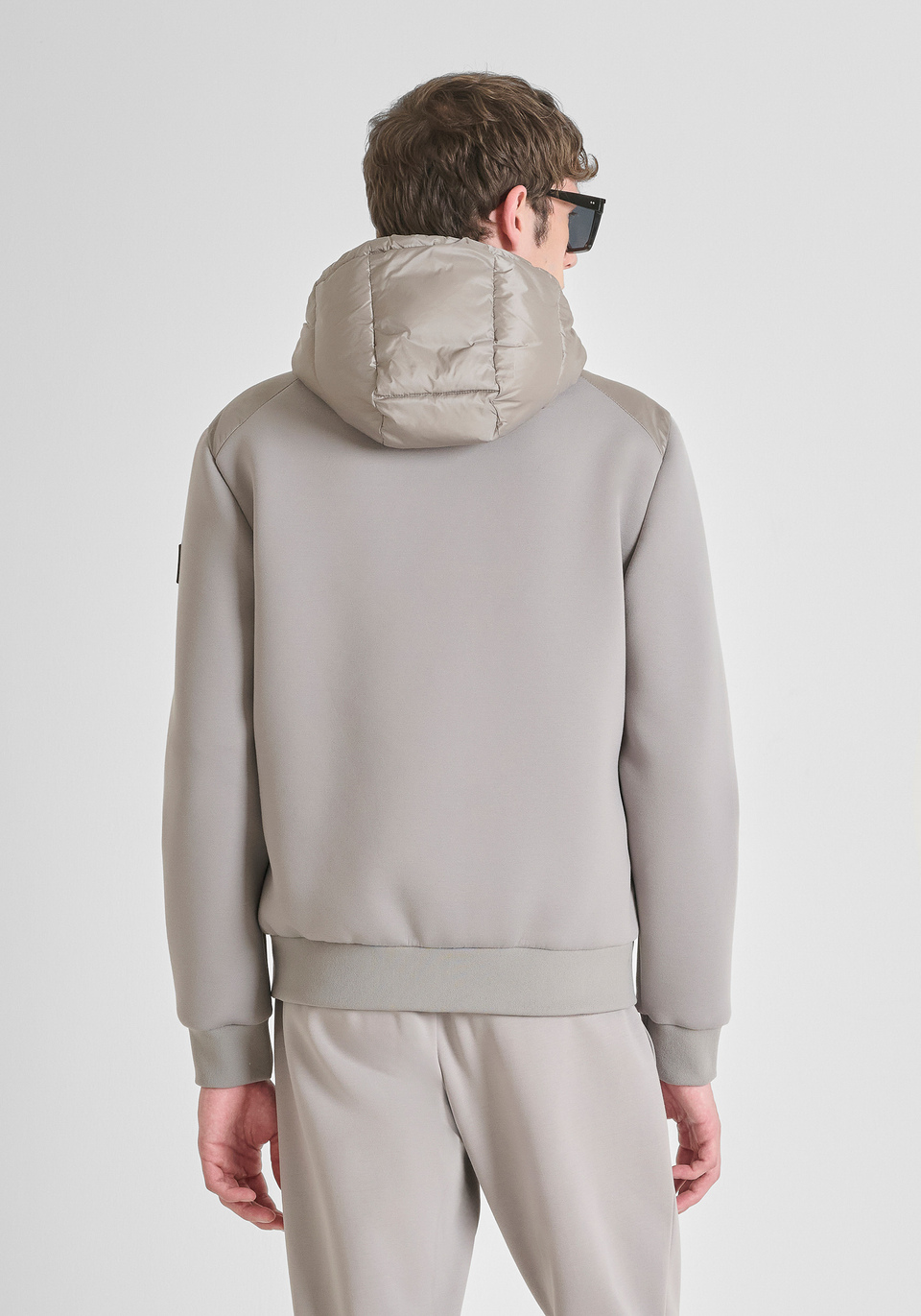 SLIM FIT JACKE MIT ÖKO-POLSTERUNG DUPONT SORONA UND STRICK-ÄRMELN - Antony Morato Online Shop