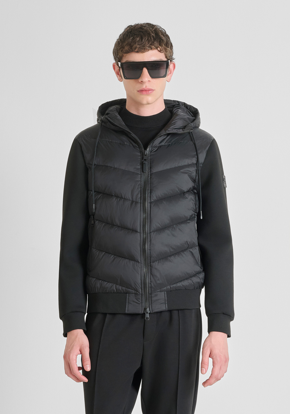 SLIM FIT JACKE MIT ÖKO-POLSTERUNG DUPONT SORONA UND STRICK-ÄRMELN - Antony Morato Online Shop