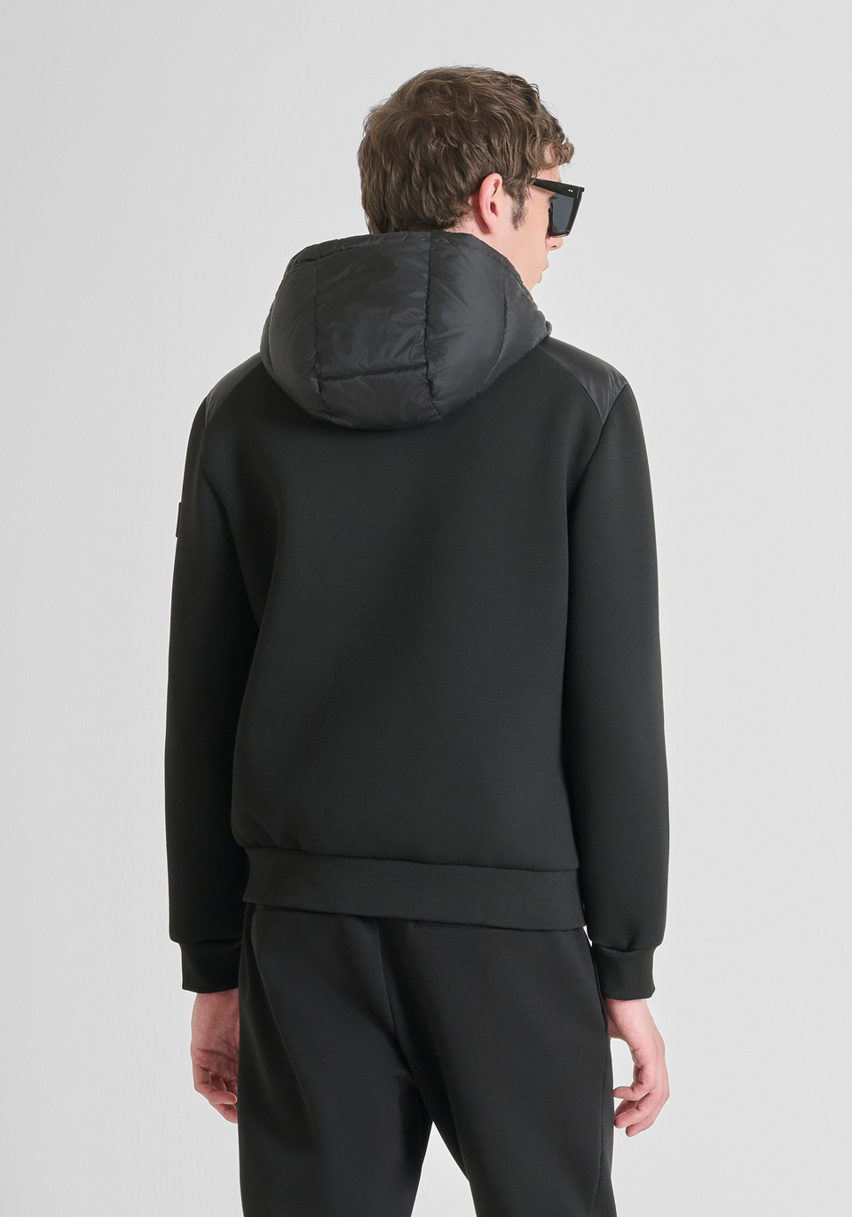 VESTE SLIM FIT AVEC ECO-REMBOURRAGE DUPONT SORONA ET MANCHES EN MAILLE - Antony Morato Online Shop