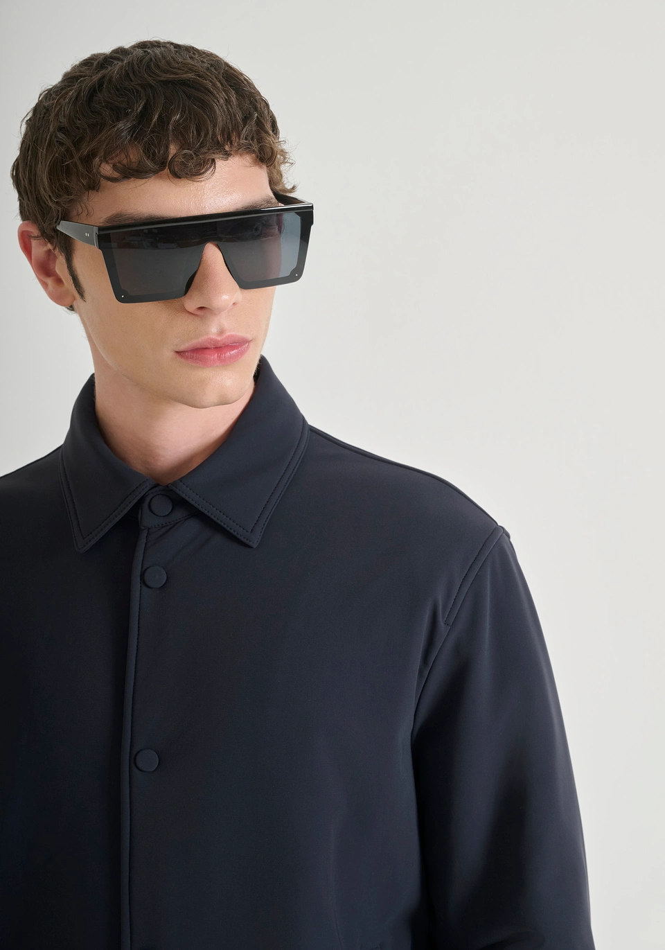 CHAQUETA REGULAR FIT EN TEJIDO ELÁSTICO SUAVE LIGERO CON RELLENO ECOLÓGICO DUPONT SORONA - Antony Morato Online Shop