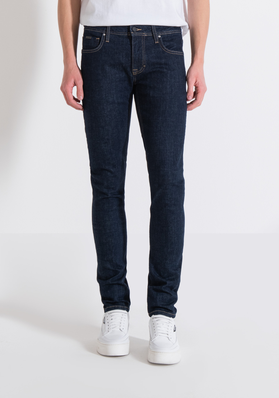 "OZZY" TAPERED-FIT JEANS IN STRETCH DENIM WITH DARK WASH - Antony Morato Online Shop