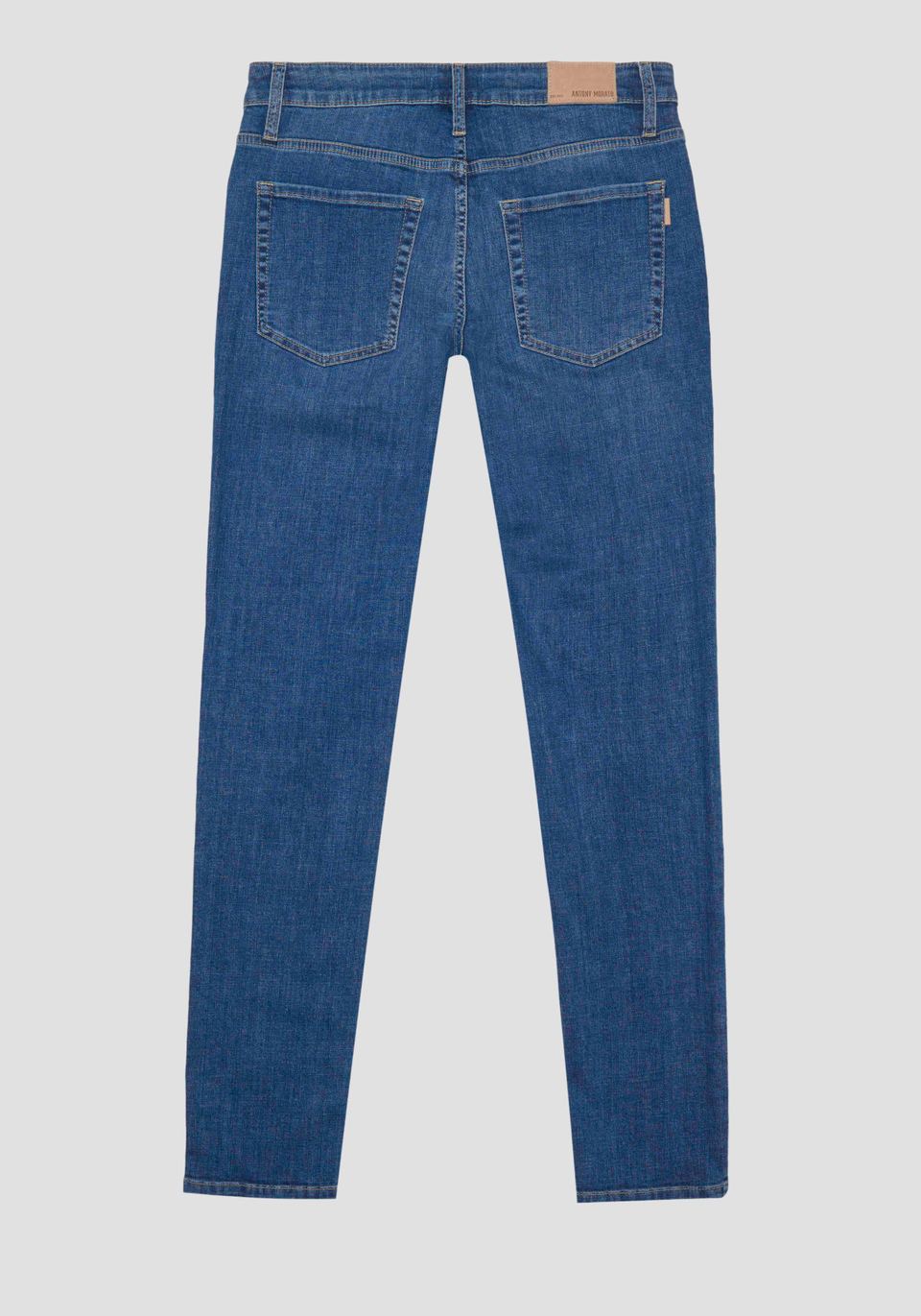 JEANS "OZZY" TAPERED FIT IN ICONIC BASIC BLUE DENIM - Antony Morato Online Shop