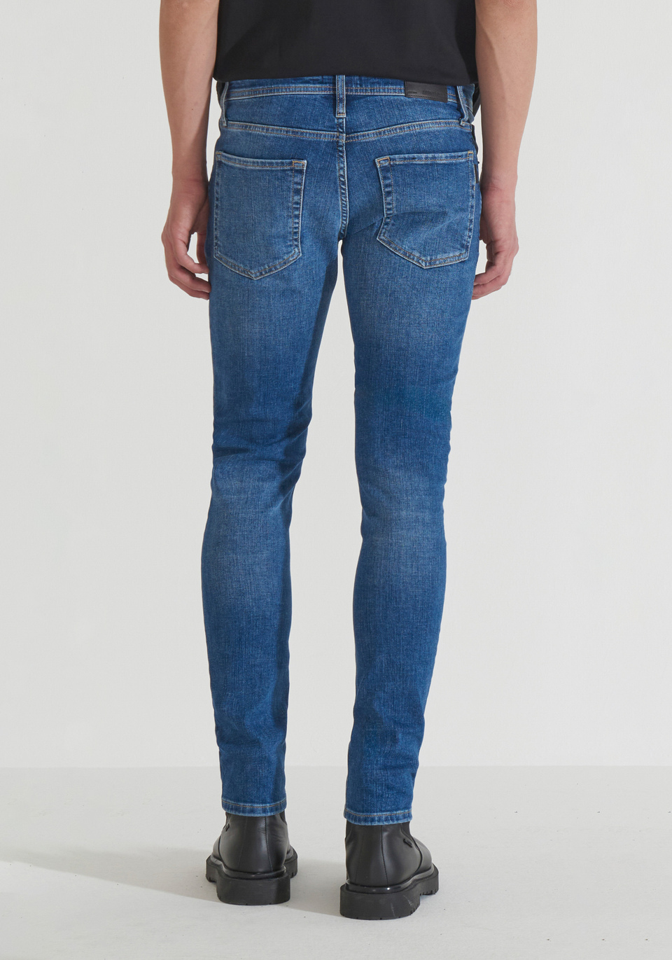 "OZZY" TAPERED FIT JEANS IN BLUE DENIM - Antony Morato Online Shop