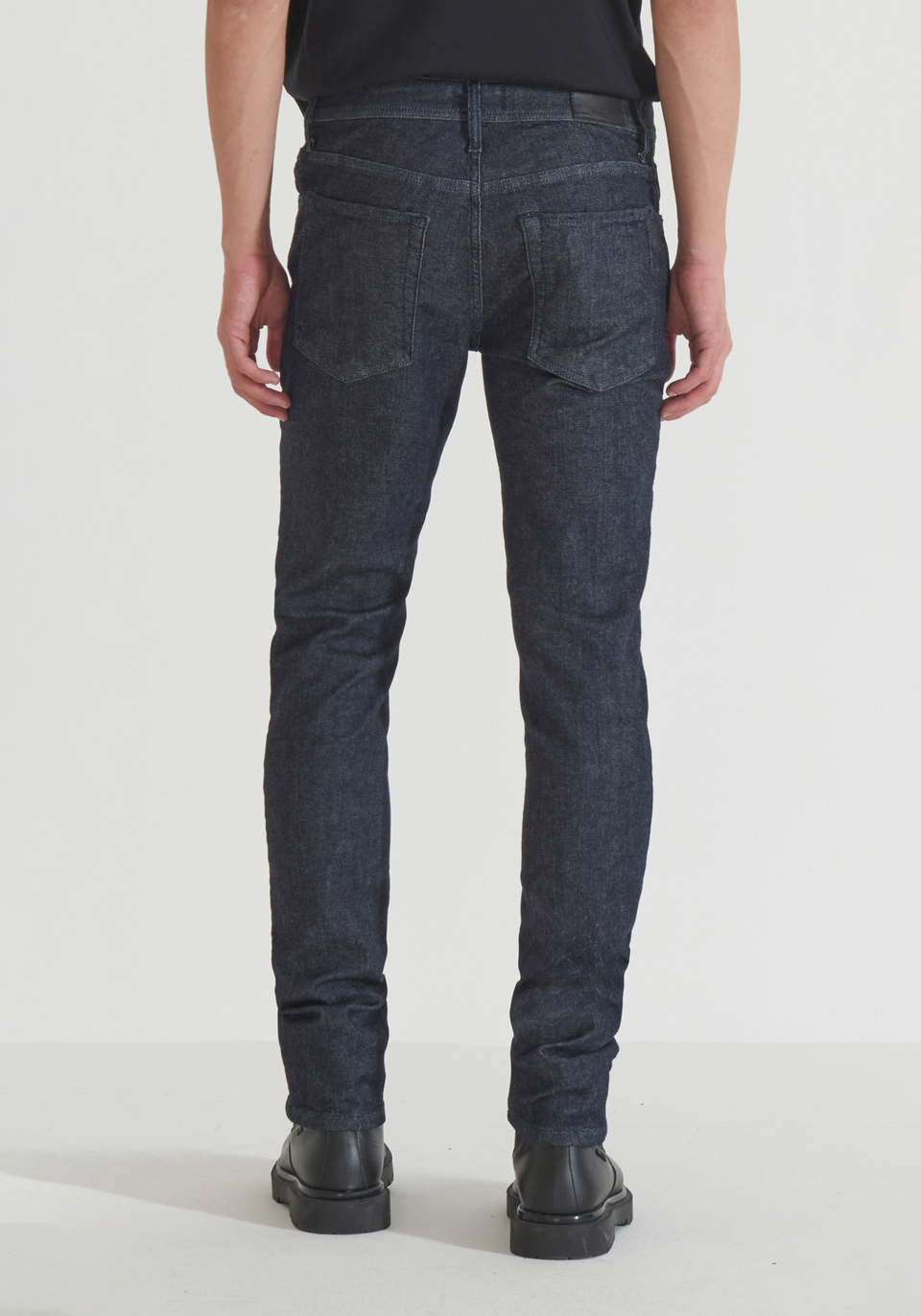 "OZZY" TAPERED FIT JEANS IN CYBER BLUE DENIM - Antony Morato Online Shop