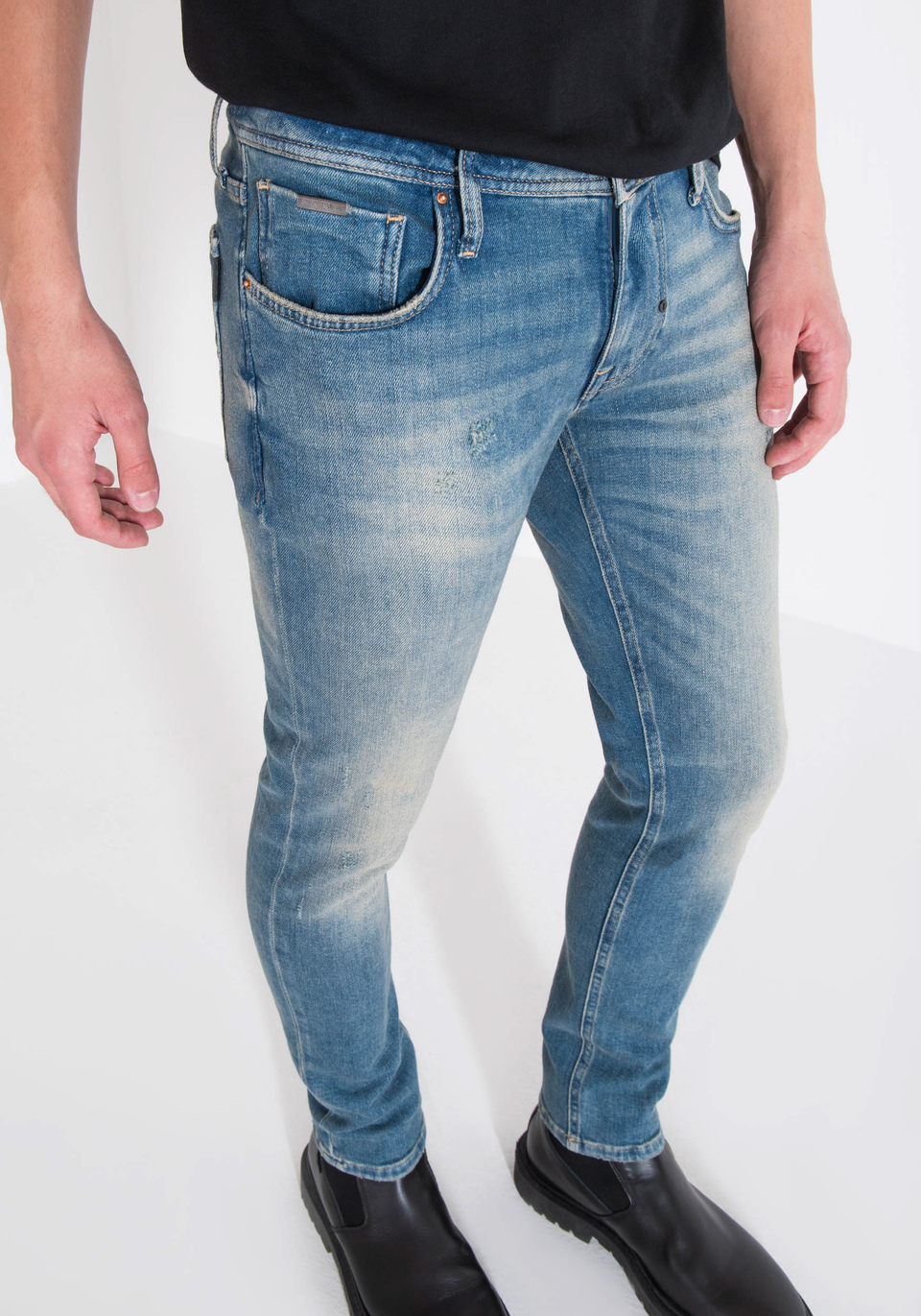 TAPERED FIT "OZZY" JEANS IN LIGHT COLOUR VINTAGE-EFFECT FABRIC - Antony Morato Online Shop