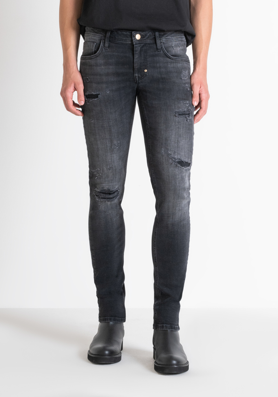 JEANS TAPERED FIT “OZZY” IN DEMIN EFFETTO VINTAGE - Antony Morato Online Shop