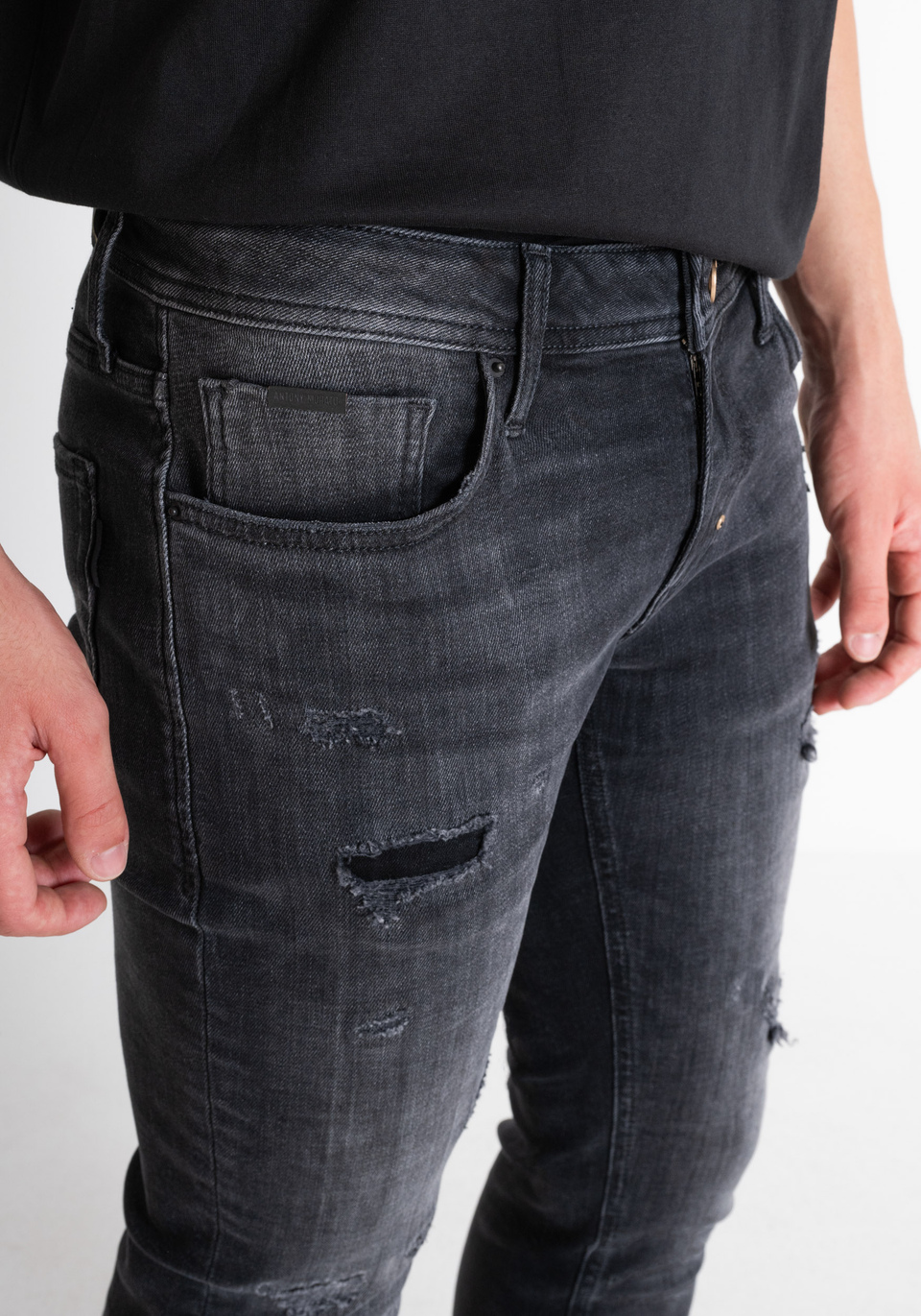 JEANS TAPERED FIT “OZZY” IN DEMIN EFFETTO VINTAGE - Antony Morato Online Shop