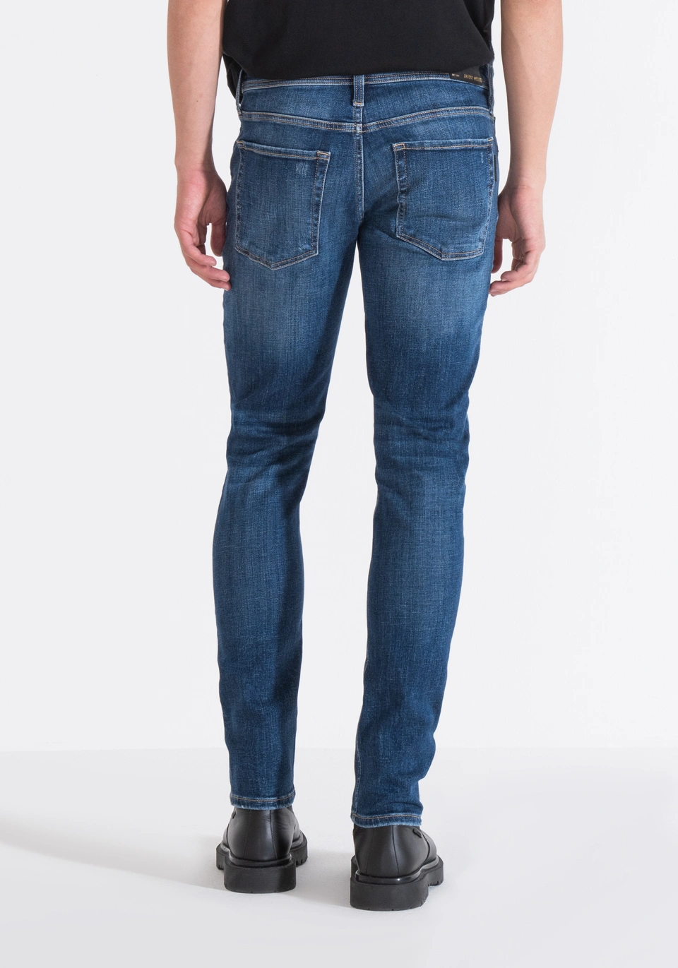 JEANS TAPERED FIT „OZZY“ AUS BLAUEM DENIM MIT VINTAGE-EFFEKT UND RISSEN - Antony Morato Online Shop