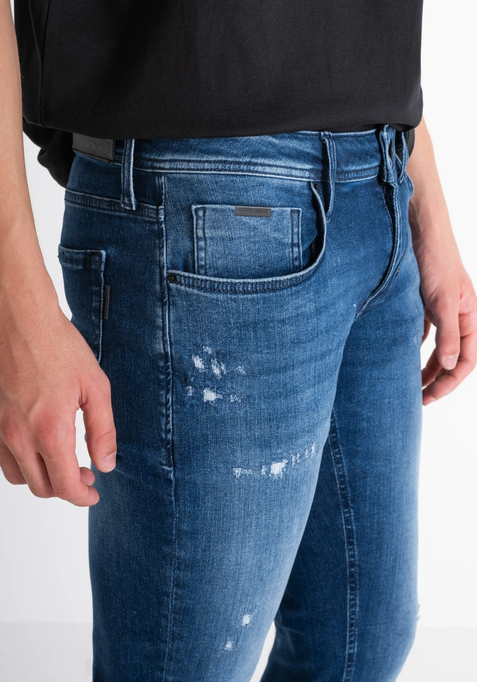 TAPERED FIT "OZZY" JEANS IN BLUE ELASTIC DENIM WITH RIPS - Antony Morato Online Shop